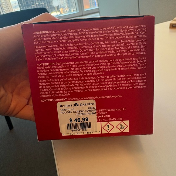 NEST Fragrances Holiday Scented Candle - Red and Gold - Picture 3 of 4